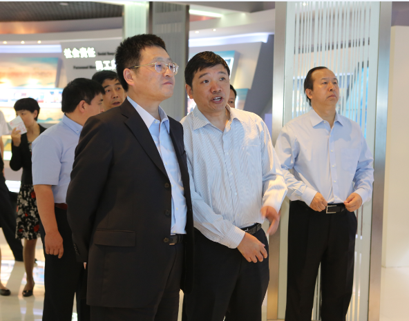 成都市委副书记、市长葛红林一行赴yp电子交流